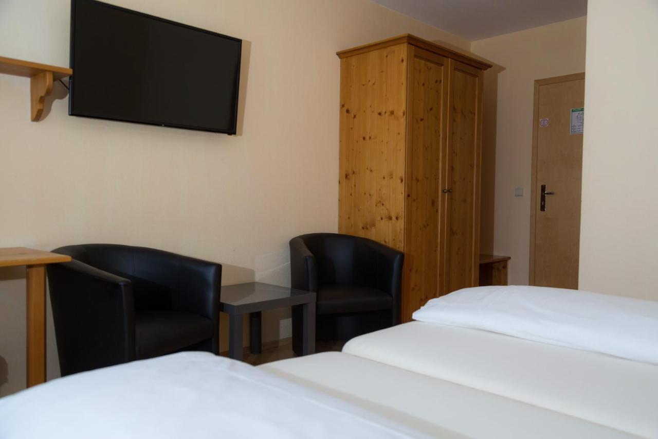 Alter Wirt Putzbrunn Hotel Bagian luar foto
