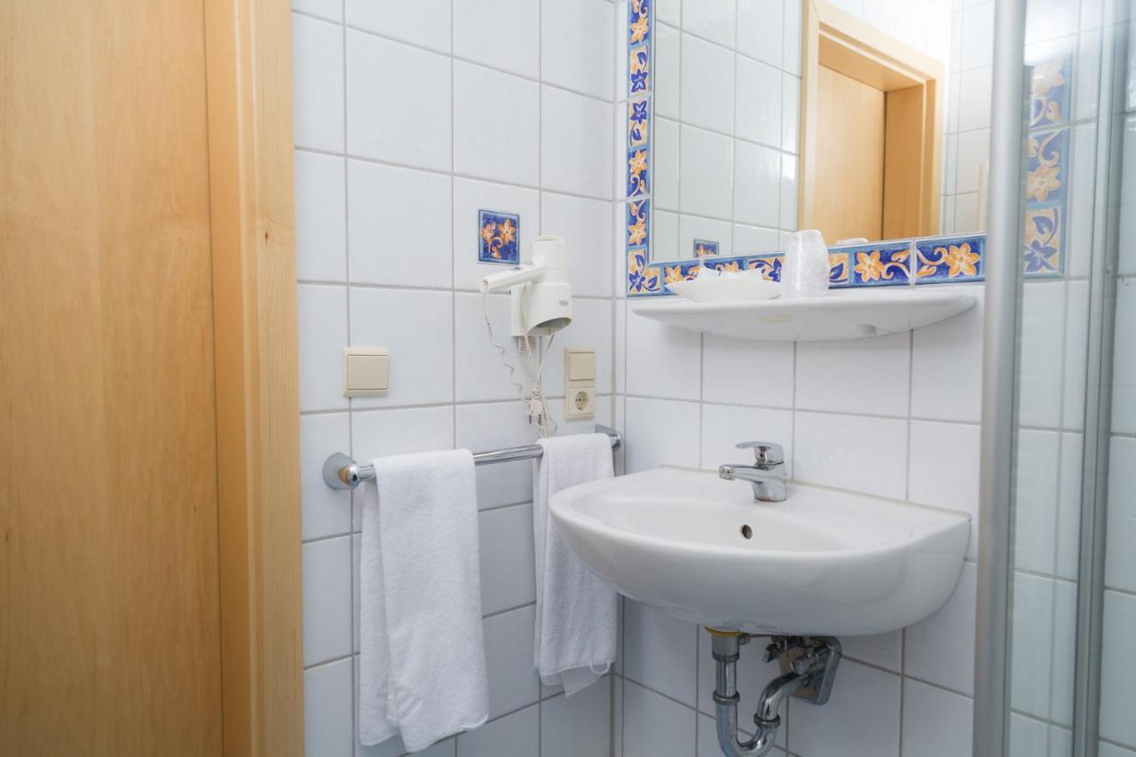 Alter Wirt Putzbrunn Hotel Bagian luar foto