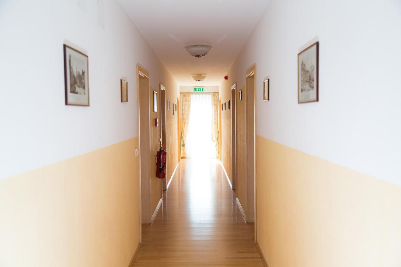 Alter Wirt Putzbrunn Hotel Bagian luar foto